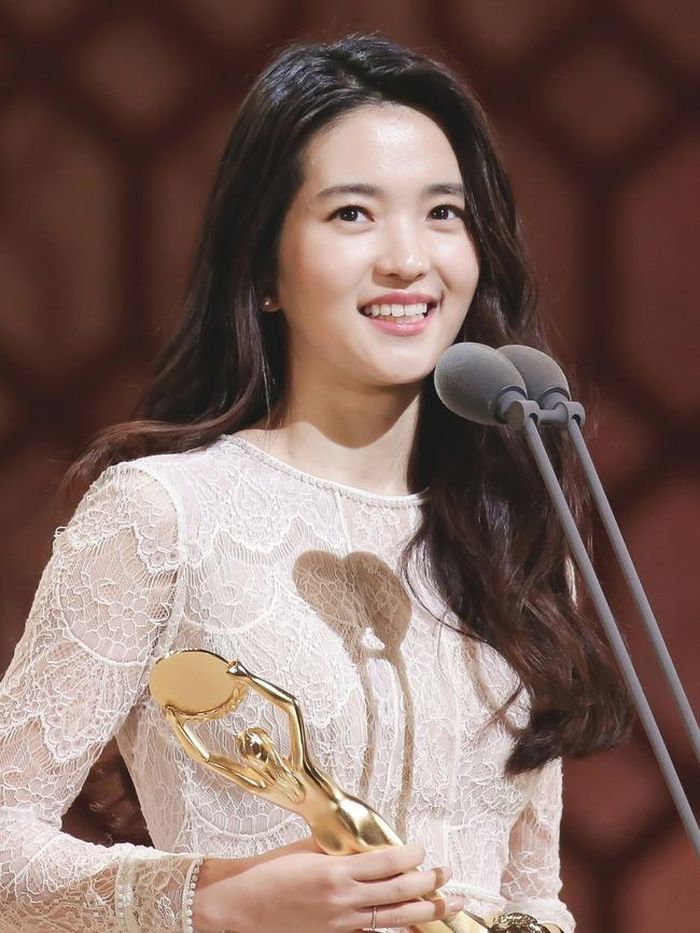 Nữ diễn viên Kim Tae Ri tại Blue Dragon Film Awards lần thứ 37 vào tháng 11/2016