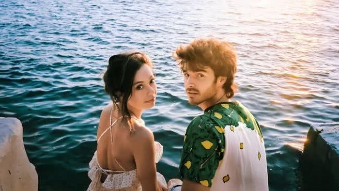 Margot và David trong phim "A Perfect Story" trên Netflix