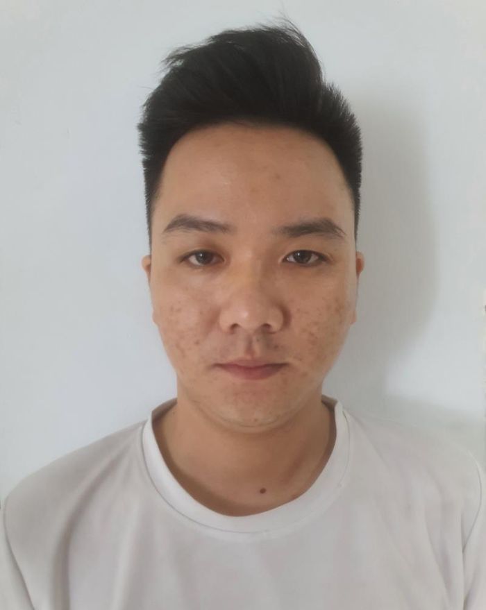 Nguyễn Huy Bình và tang vật vụ án.