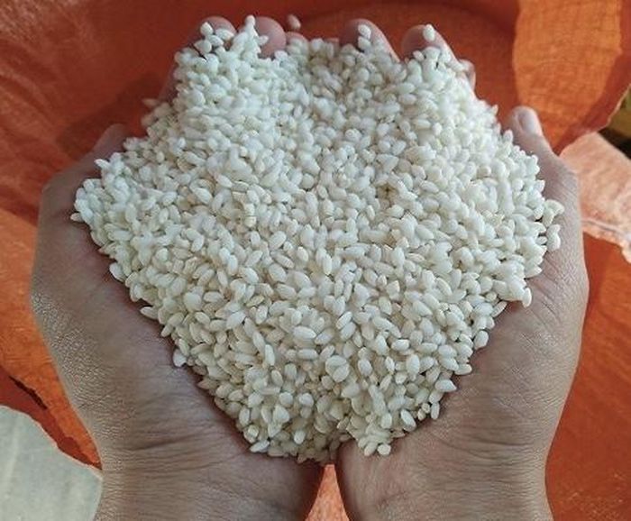  Để làm được bánh trùng mật mía ngon thì việc chọn gạo nếp ngon dẻo là khâu rất quan trọng. 