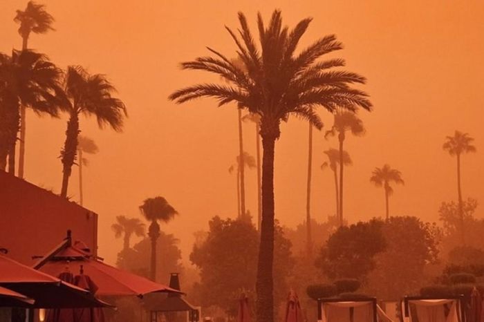 Sắc trời thành phố Marrakesh biến thành đỏ do bão cát. Ảnh: Twitter/ X