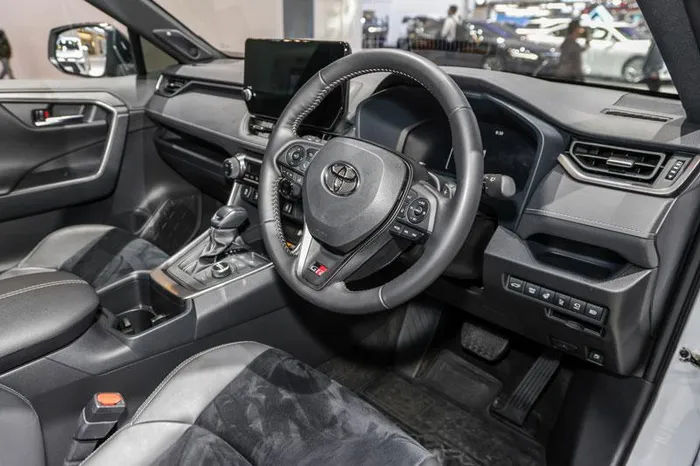 Toyota RAV4 GR Sport PHEV ra mắt tại Đông Nam Á, giá hơn 1,8 tỷ đồng