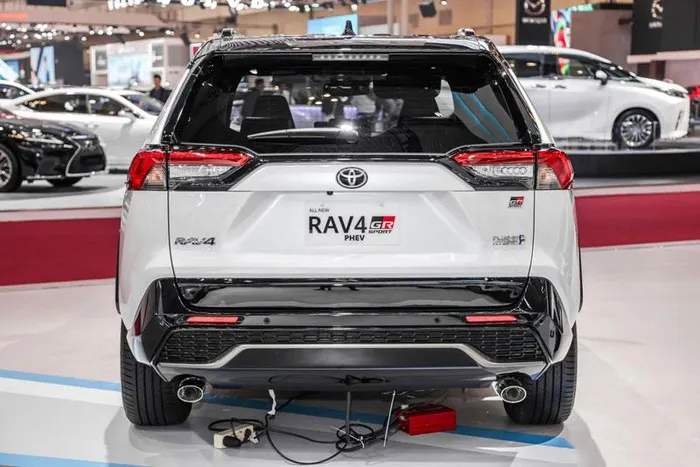 Toyota RAV4 GR Sport PHEV ra mắt tại Đông Nam Á, giá hơn 1,8 tỷ đồng