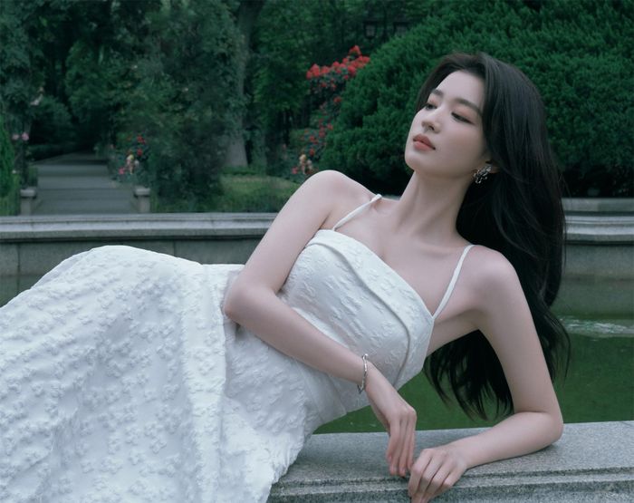 TheoQQ, dù hai nhân vật trong hai bộ phim có tính cách trái ngược, Vương Sở Nhiên vẫn diễn xuất tự nhiên, mượt mà. Đặc biệt, mỹ nhân sinh năm 1999 có khả năng tạo tương tác tốt với bạn diễn, đẹp đôi bên Dương Dương, hay Vương Tử Kỳ, giúp khán giả hào hứng với câu chuyện của cô hơn.