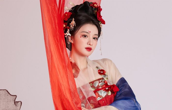 TheoQQ, Vương Sở Nhiên được đánh giá là nữ diễn viên trẻ tiềm năng có khả năng bật lên đứng trong top 4 ngôi sao lưu lượng của nhóm tiểu hoa đán sinh sau năm 1995 cùng Triệu Lộ Tư, Ngu Thư Hân. Trên mạng xã hội, hàng nghìn khán giả nhận định với nhan sắc và diễn xuất duyên dáng như hiện tại, Vương Sở Nhiên mới đúng là "nữ chính phim ngôn tình" mà họ mong chờ.