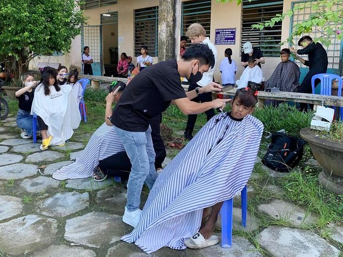 Hớt tóc miễn phí