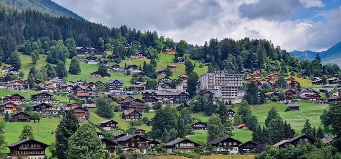 Grindelwald, thị trấn yên bình dưới chân núi Jungfrau ở Thụy Sĩ