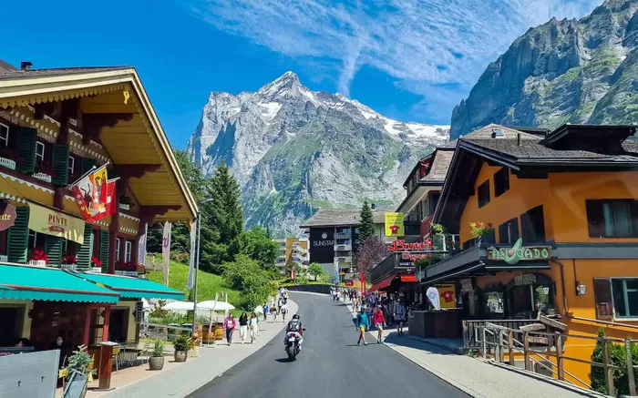 Grindelwald, thị trấn yên bình dưới chân núi Jungfrau ở Thụy Sĩ