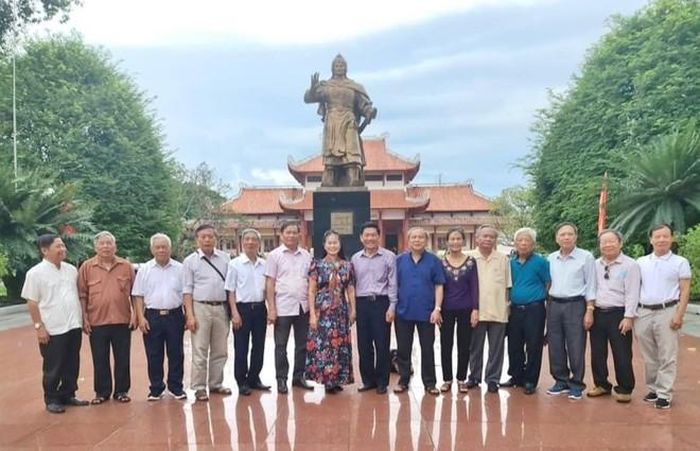 CLB tổ chức tham quan đền thờ Vua Quang Trung tại Bình Định