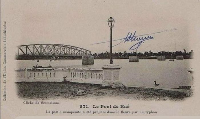 Cầu bị mất 4 nhịp đôi sau trận bão lũ năm 1904 (bưu ảnh)