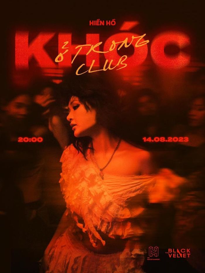 "Khóc ở trong club" là sản phẩm kết hợp giữa Hiền Hồ và Tiên Cookie. Ngoài scandal của Hiền Hồ có thể là yếu tố gây ảnh hưởng tới ca khúc, Tiên Cookie cũng từng "mất điểm" dư luận khi phát ngôn "không cần khán giả".
