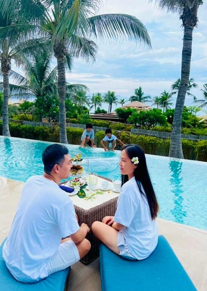 Trong cuộc phỏng vấn với Vietnamnet năm 2022, Phan Anh chia sẻ, trong hai năm, anh tạm dừng hoạt động showbiz để tập trung cho gia đình, rút ngắn khoảng cách với con cái.