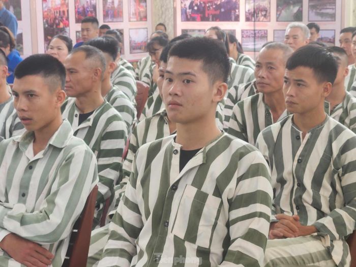 Nhiều phạm nhân trẻ tuổi khao khát học nghề. Ảnh: Duy Chiến