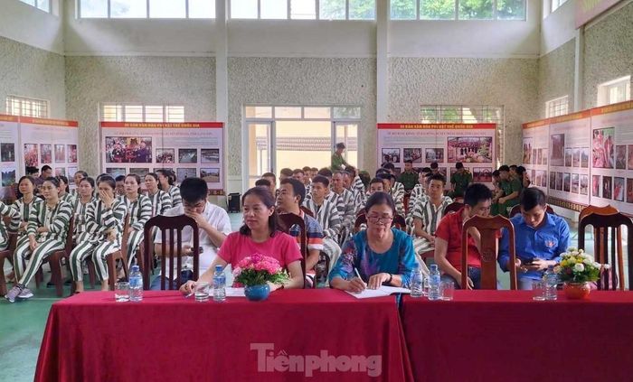 35 học viên tham gia lớp học nghề chăn nuôi lợn. Ảnh: Duy Chiến 