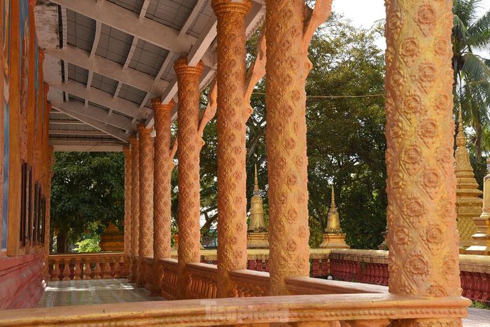  Kiến trúc chùa đặc trưng và mang bản sắc văn hóa của đồng bào Khmer. Ảnh: Hòa Hội. 
