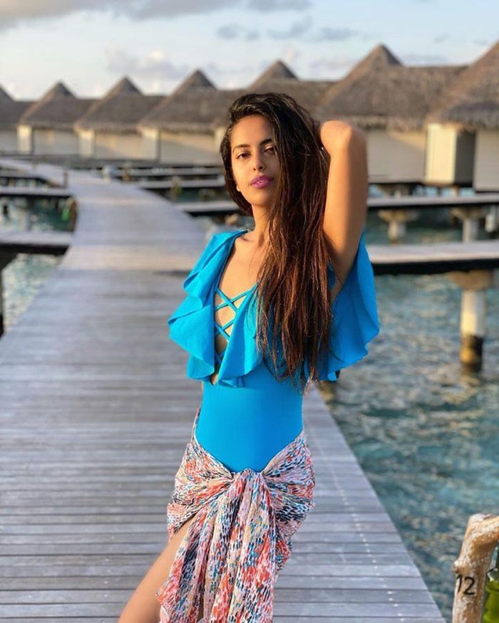 Avika Gor còn chuyển hướng qua làm biên kịch và sản xuất phim ngắn. Những tác phẩm của cô đã được gửi đi tranh giải ở một số liên hoan phim quốc tế.