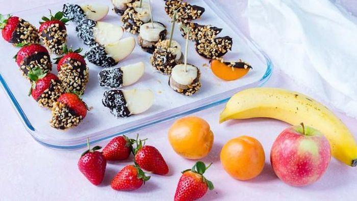 Dâu tây và socola là những "thần dược" có lợi cho đường tiêu hóa.