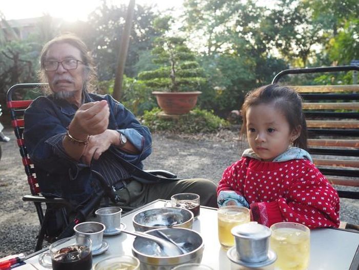 Đạo diễn Thế Ngữ và cháu gái