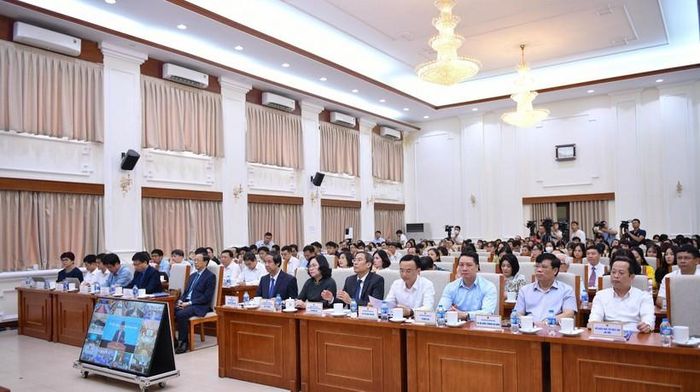 Các đại biểu tham dự buổi gặp gỡ tại điểm cầu Bộ GD&ĐT.