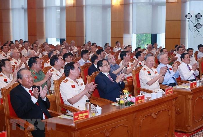  Thủ tướng Phạm Minh Chính và các đại biểu dự Đại hội thành lập Hội Cựu Công an Nhân dân Việt Nam, sáng 17/8/2023. (Ảnh: Dương Giang/TTXVN) 