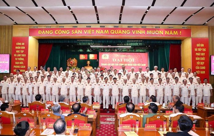  Ban Chấp hành Hội Cựu Công an Nhân dân Việt Nam nhiệm kỳ 2023-2028 ra mắt Đại hội. (Ảnh: Phạm Kiên/TTXVN) 