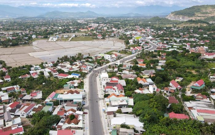 Huyện Diên Khánh đang nỗ lực phấn đấu đạt huyện nông thôn mới vào năm 2023. Trong ảnh: Xã nông thôn mới Diên Lạc. Ảnh: M.Phương