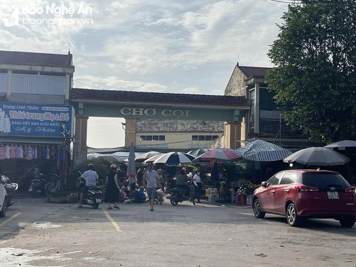  Sau một thời gian dài hoạt động, chợ dân sinh này đang đứng trước nguy cơ phải đóng cửa. Ảnh: Tiến Đông 