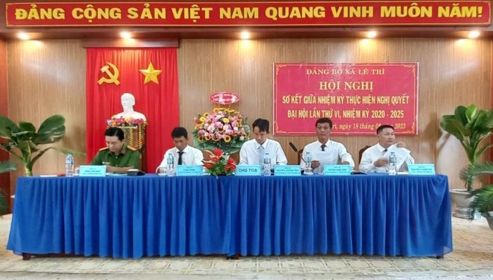Các đại biểu dự hội nghị