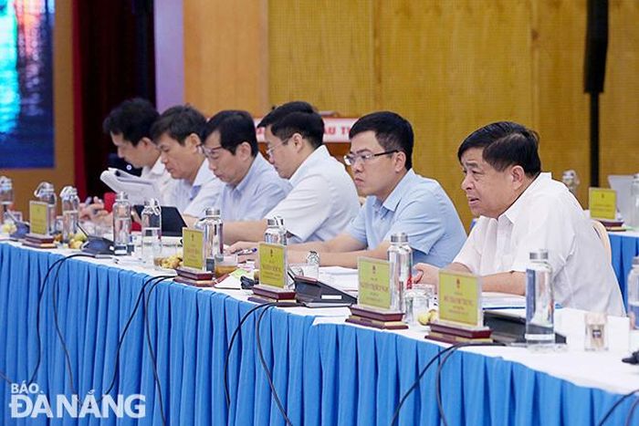 Lãnh đạo Bộ và các Vụ, Cục thuộc Bộ Kế hoạch và Đầu tư tại buổi làm việc.