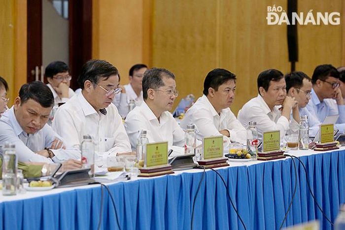 Đoàn công tác thành phố tham dự buổi làm việc.