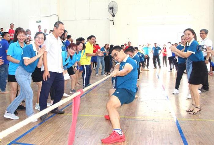 Nội dung kéo co tạo không khí sôi nổi.