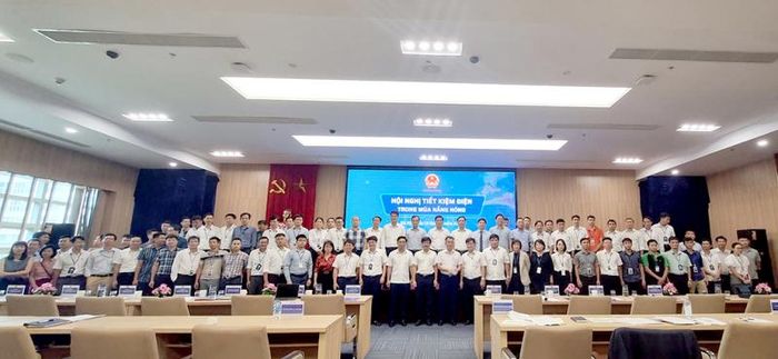 Các đại biểu chụp ảnh tại Hội nghị. Ảnh: Đ. Thanh