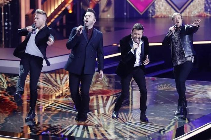 Westlife biểu diễn trong lễ trao giải điện ảnh và truyền hình hàng năm của Đức “Golden Camera”. Ảnh: (Hannibal Hanschke/Pool qua AP, File)