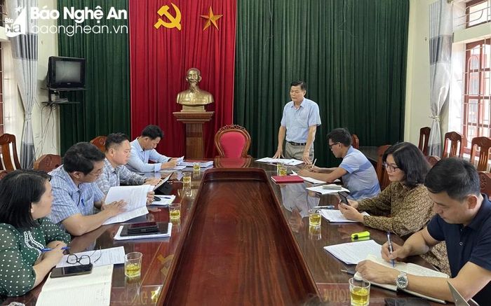  Một cuộc họp đã được tổ chức ngay trong chiều 18/8 để bàn hướng tháo gỡ vướng mắc cho chợ Cọi. Ảnh: Tiến Đông 