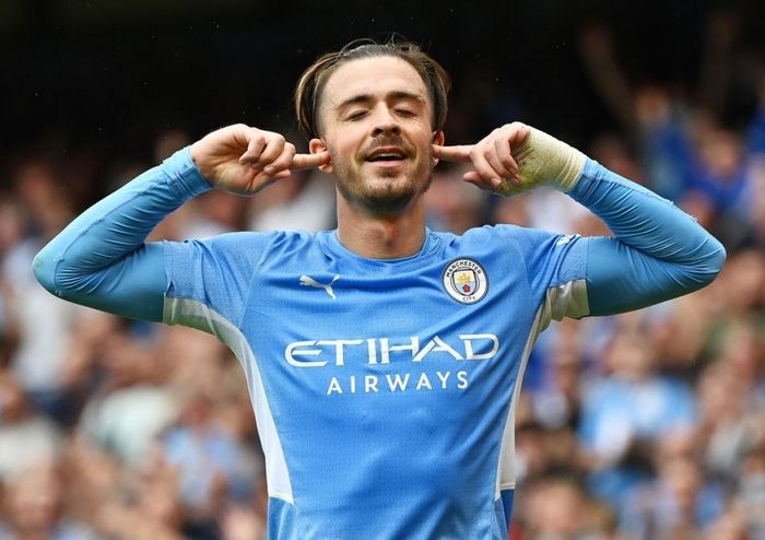 8. Jack Grealish, 100 triệu bảng, Aston Villa sang Man City năm 2021. Thương vụ này giúp Grealish trở thành cầu thủ người Anh đắt giá nhất vào thời điểm đó. Dù gây tranh cãi nhưng Grealish vẫn thành công cùng Man City với cú ăn ba mùa giải trước.
