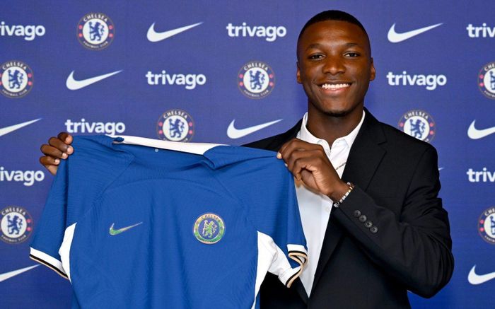 3. Moises Caicedo, 115 triệu bảng, Brighton sang Chelsea năm 2023. Đây là bản hợp đồng kỷ lục của Premier League. Tiền vệ người Ecuador ký hợp đồng 8 năm (đến 2031) với tùy chọn gia hạn thêm 1 năm. Caicedo phá kỷ lục trước đó của Enzo Fernandez (106,8 triệu bảng).