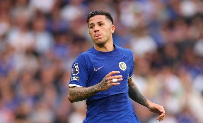 6. Enzo Fernandez, 106,8 triệu bảng, Benfica sang Chelsea năm 2023. Với Enzo và Caicedo, Chelsea đang sở hữu hàng tiền vệ đắt giá nhất lịch sử Premier League.