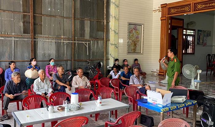 Công an xã Tân Thuận Đông (TP Cao Lãnh) tuyên truyền, phổ biến pháp luật về phòng, chống tội phạm ma túy cho người dân trên địa bàn