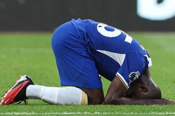 Caicedo ra mắt thảm họa ở Chelsea