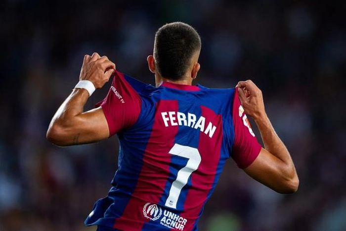Ferran Torres ấn định tỷ số 2-0