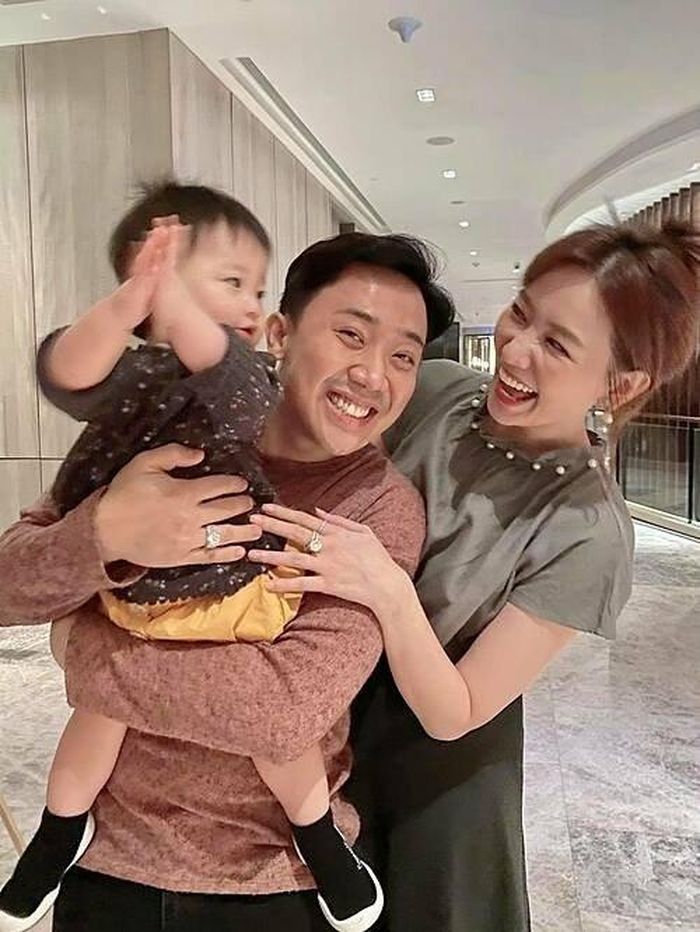 Trấn Thành và bà xã đều thuộc tuýp người rất yêu mến trẻ con