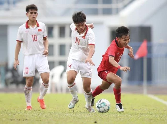 U23 Việt Nam (áo trắng) đã có trận thắng rất thuyết phục trước U23 Lào. Ảnh: Song Ngọc