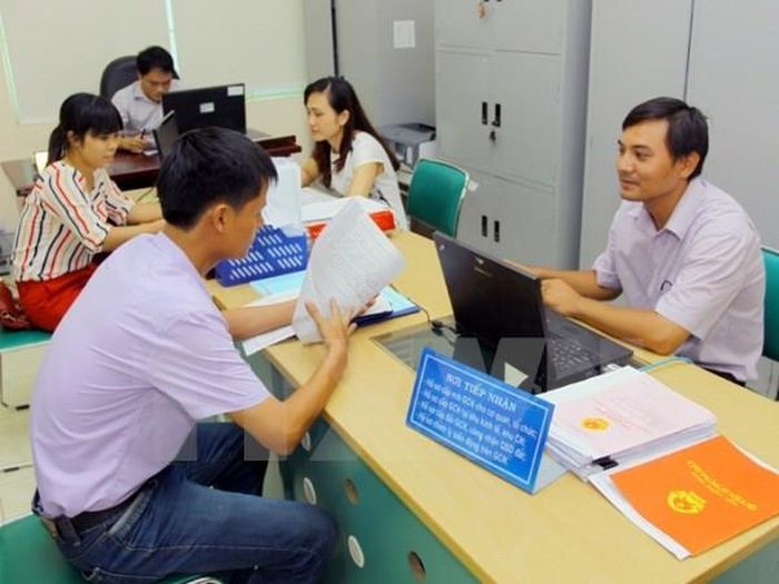 Thủ tục công chứng sổ đỏ có mất nhiều thời gian không?. Ảnh minh họa: TTXVN