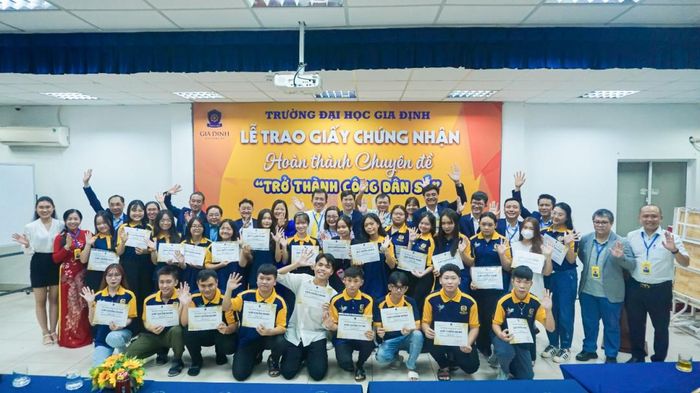 Sinh viên GDU gặp diễn giả xịn, nhận giấy chứng nhận xinh sau khi tham gia khóa học chuyên đề