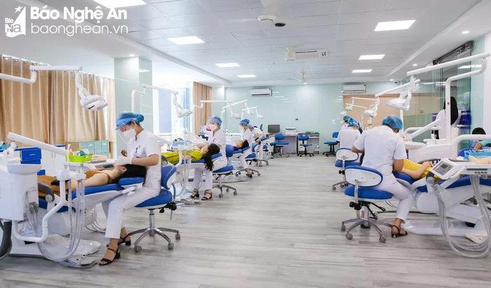  Bệnh viện Thái Thượng Hoàng đầu tư cả về trang thiết hiện đại, đồng bộ và đội ngũ y, bác sĩ giàu kinh nghiệm, chuyên môn cao; đáp ứng nhu cầu chăm sóc sức khỏe răng miệng của khách hàng. Ảnh tư liệu: Lâm Tùng 