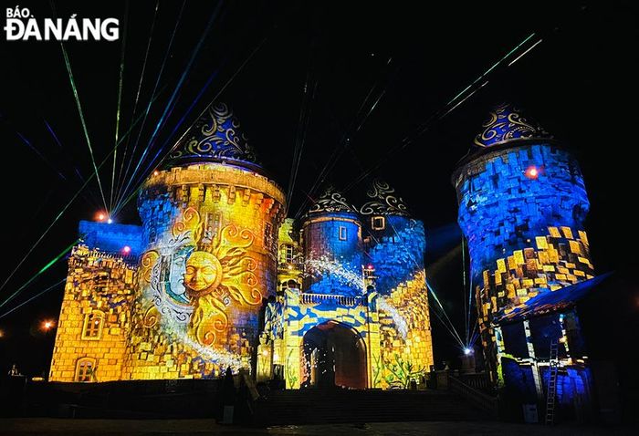Sau thời gian thử nghiệm, dự án 3D mapping được nâng cấp hoàn toàn mới về nội dung, hình ảnh và đặc biệt là ánh sáng, hứa hẹn tạo nên hiệu ứng thị giác mãn nhãn và cảm xúc tuyệt vời hơn cho du khách. Ảnh: N.H