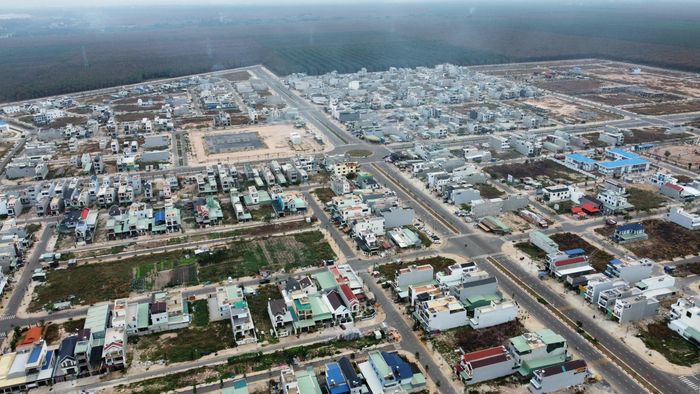 Khu tái định cư Lộc An - Bình Sơn nhìn từ trên cao như một đại đô thị. Ảnh: Mạnh Thìn.