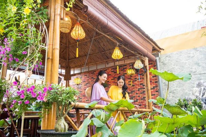 * Chị có thể chia sẻ về những nghi thức trong trà đạo?