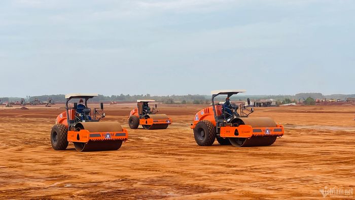 Toàn bộ mặt bằng sân bay Long Thành sẽ được bàn giao trong ngày 25/8. Ảnh: Hoàng Anh
