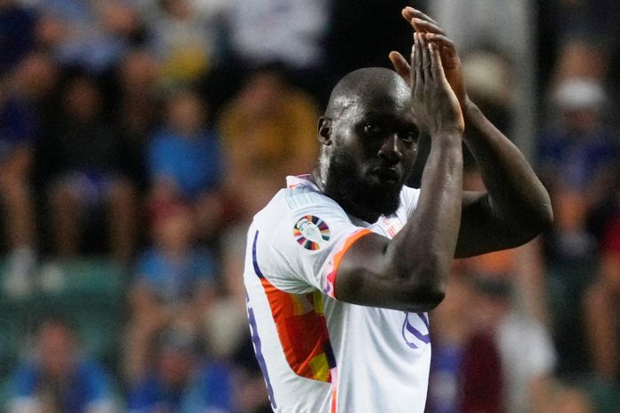 Chelsea mở cửa để Lukaku đến Roma